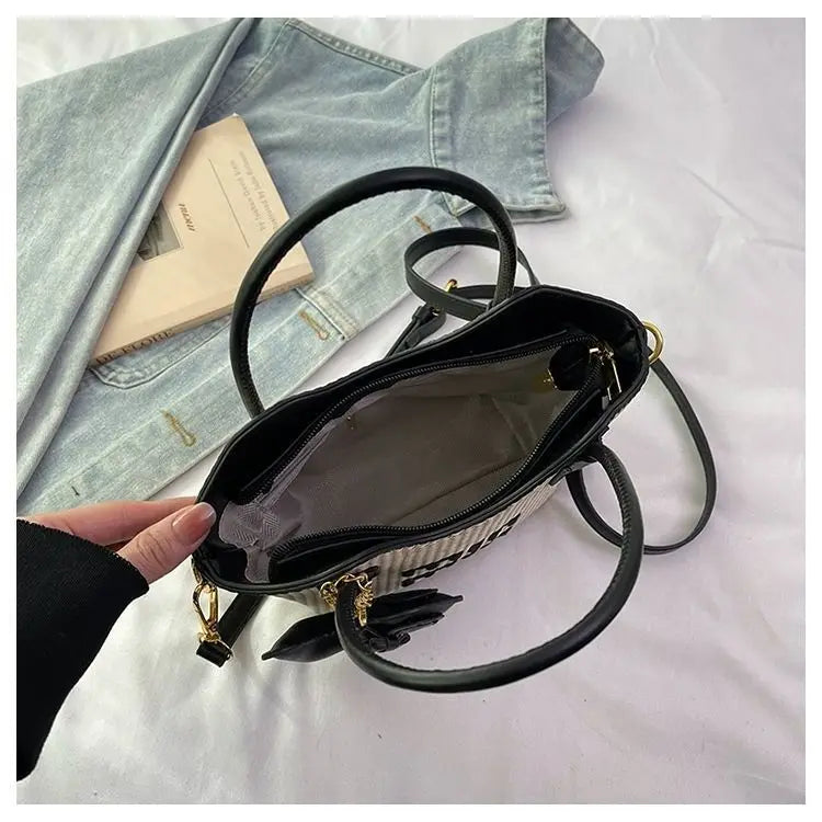 2025 New Designers' Bags - Popular Knitted Bags for Ladies, Casual and Versatile Beach Carry-Along Handbags and Tote Bags