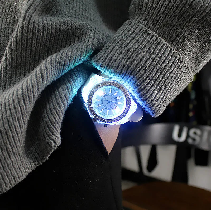led Flash Luminous Watch Personality trends students lovers jellies woman men's watches 7 color light WristWatch bayan kol saati